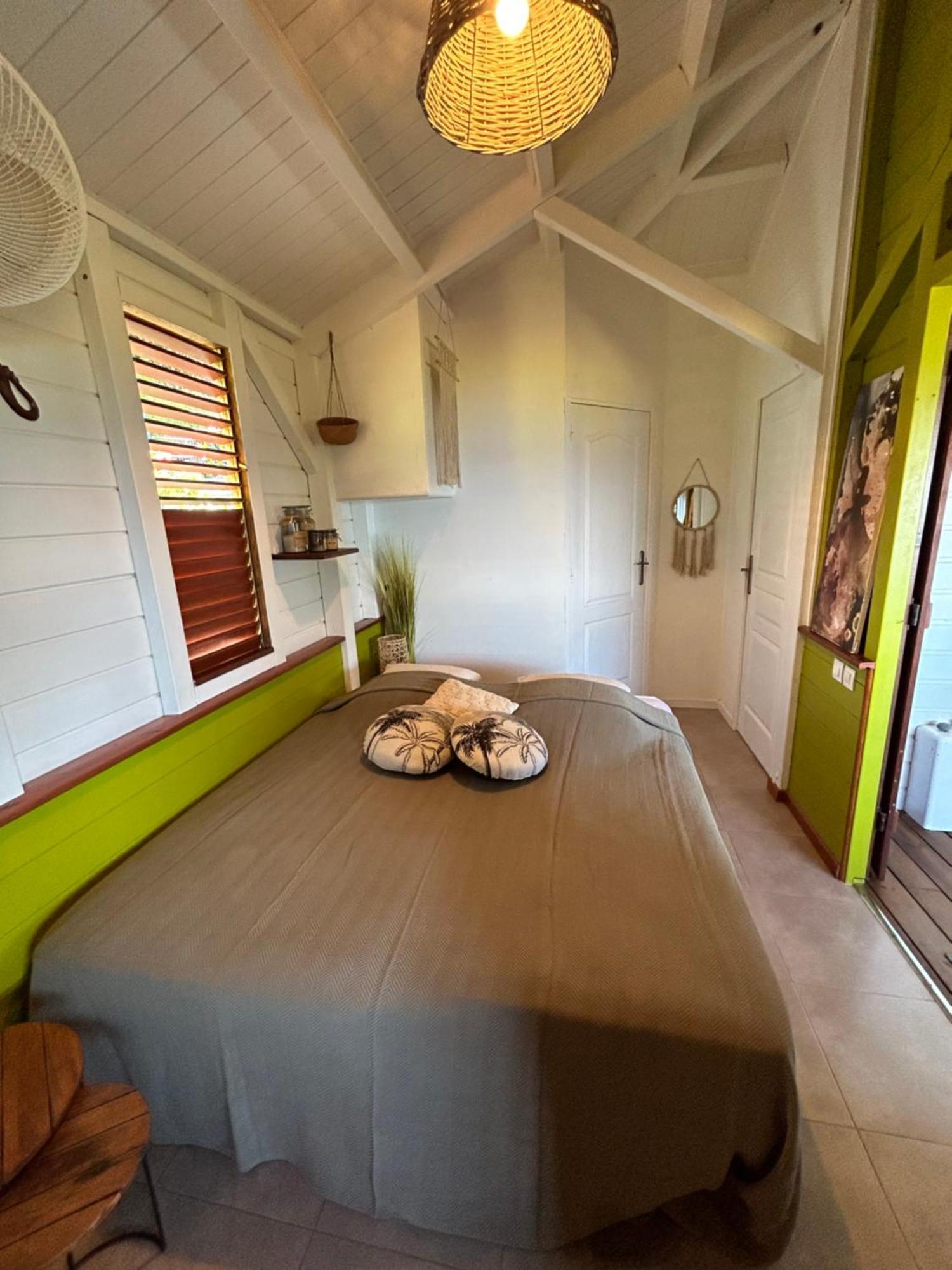 Bungalow, Gite Les Fleurs Du Colibri Bouillante Exterior photo